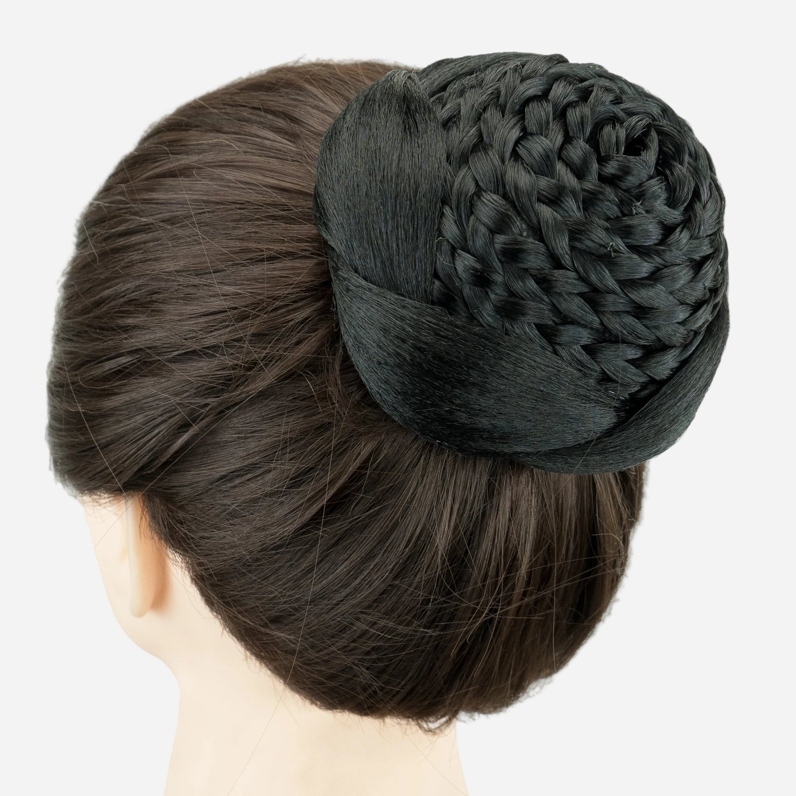 chignon-fille-avec-tresse